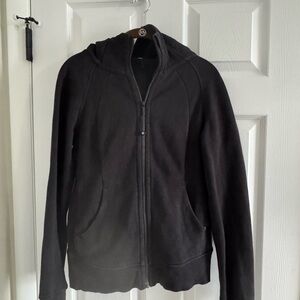 Lululemon women’s sweatshirt with hood!